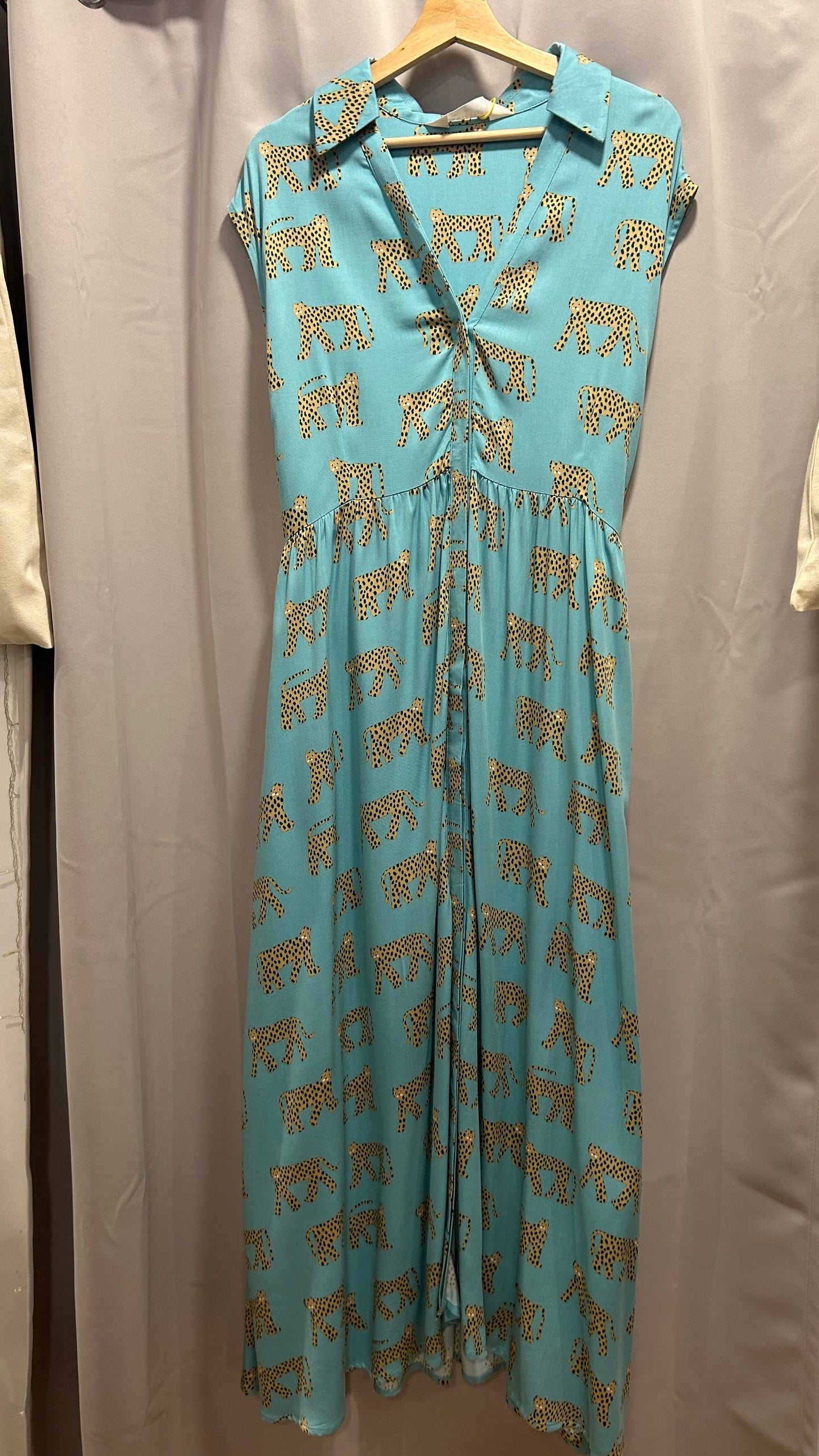 VESTIDO VERDE AGUA CON LEOPARDOS